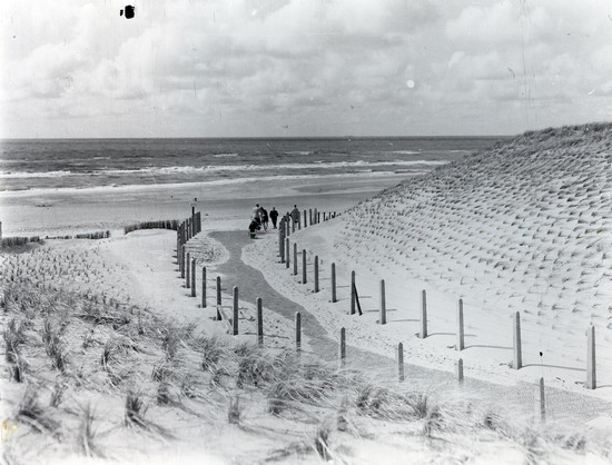 Strandafgang
Strandafgang de Rel.

foto: R. Ypma
Keywords: waz strand