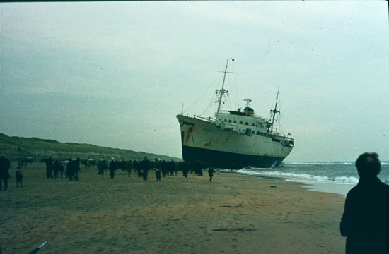 Wan Chung gestrand
De Wan Chun, het schip dat niet wide wijken.
zie filmpje van 
rtvnh.nl/uitzending-gemist/tv158/6062/bewogen+verhalen
Keywords: waz strand