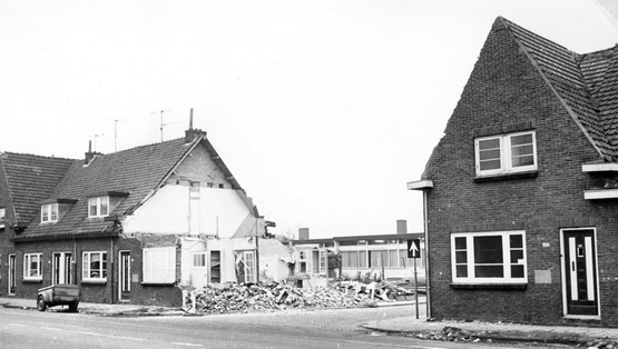 Alkmaarseweg hoek Schouwenaarstraat
Alkmaarseweg hoek Schouwenaarstraat gesloopt in 1969.
Keywords: Alkmaarseweg Schouwenaarstraat sloop