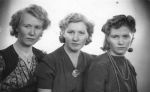 Filename=drie zusjes de winter links annie midden jopie rechts gerrie agp.jpg
Filesize=44KiB
Dimensions=550x339
Date added=Nov 08, 2009 drie zusjes de winter links annie midden jopie rechts gerrie agp.jpg