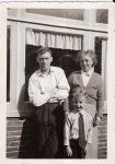 Filename=vader en moeder brasser in rien in de duinweg 7 1954 agp.jpg
Filesize=97KiB
Dimensions=496x704
Date added=Nov 09, 2009 vader en moeder brasser in rien in de duinweg 7 1954 agp.jpg