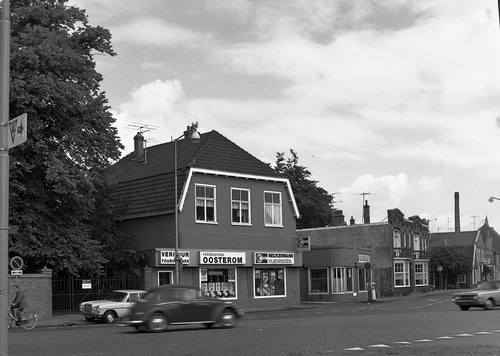 Velserweg
Velserweg met garage van Oosterom
Keywords: bwijk velserweg