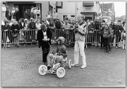 waz volksfeest
waz feest 1981 Foto J. v.d. Linden
Keywords: waz feest
