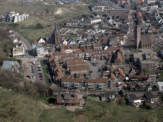 Vanuit de lucht
Rode pannendorp goed beeld.
Keywords: waz