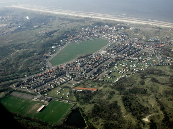 Luchtfoto Wijk aan Zee
Later als jullie groot zijn zal er overal nieuwbouw zijn? 
Keywords: Luchtfoto Wijk aan Zee waz