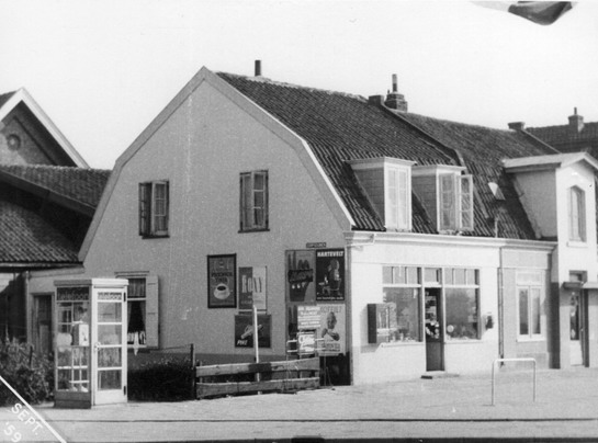 Winkel aan de Verlengde Voorstraat
Winkel aan de Verlengde Voorstraat van Cor Gertenbach.

foto: Dory/Cees
Keywords: waz Verlengde Voorstraat