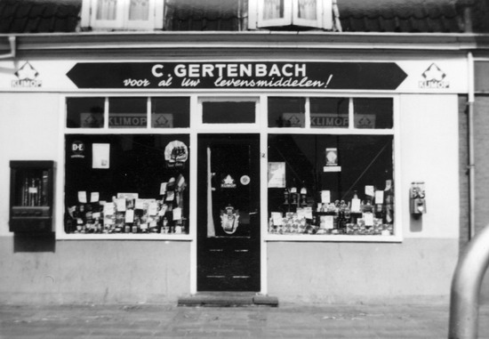 Winkel aan de Verlengde Voorstraat
Kruidenierswinkel van Cor Gertenbach aan de Verlengde Voorstraat.

foto: Dory/Cees
Keywords: waz Verlengde Voorstraat