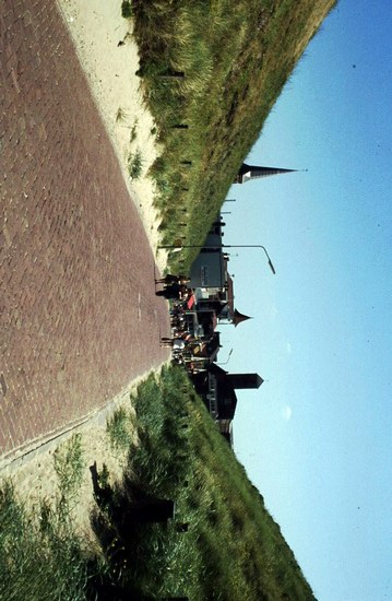 Zwaanstraat
Tijdloos of er niets is veranderd? Een foto uit het verleden is net zo, al dan niet in kleur.
Keywords: waz Zwaanstraat